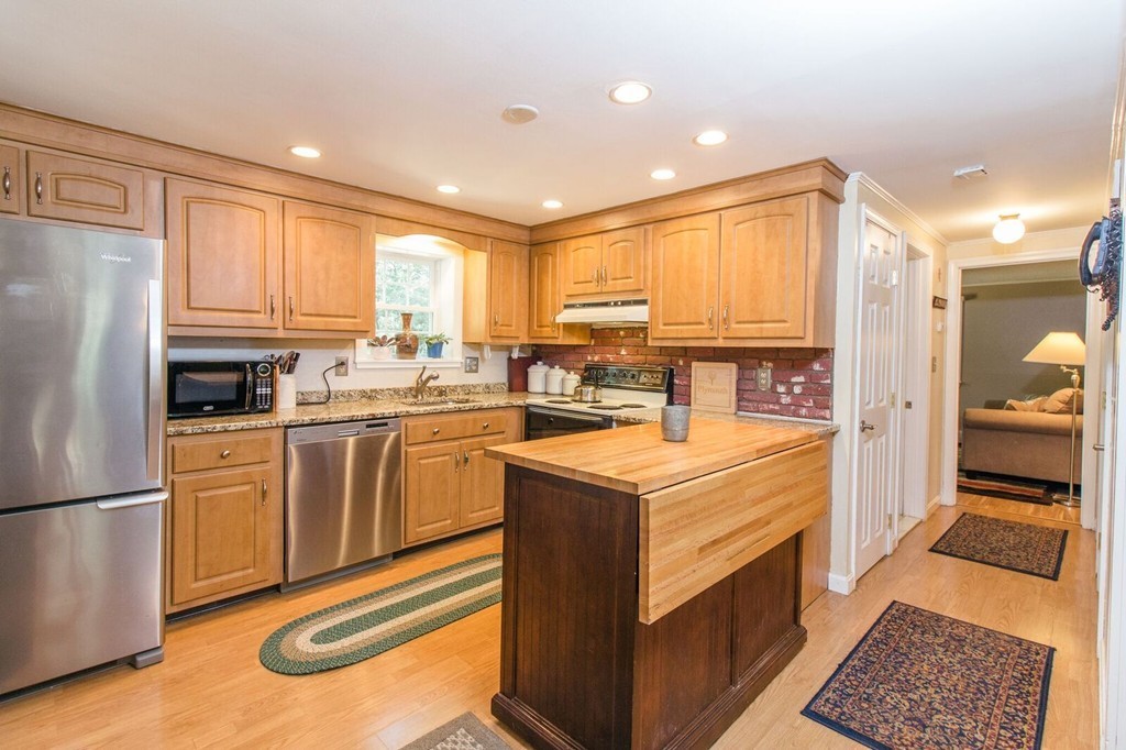 44 Jordan Road Plymouth, MA 02360 - Photo 9 of 26 Gallery Image 9