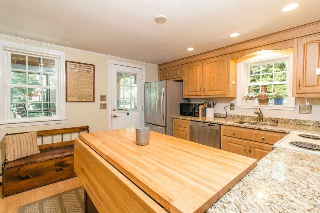 44 Jordan Road Plymouth, MA 02360 - Photo 10 of 26 Gallery Image 10