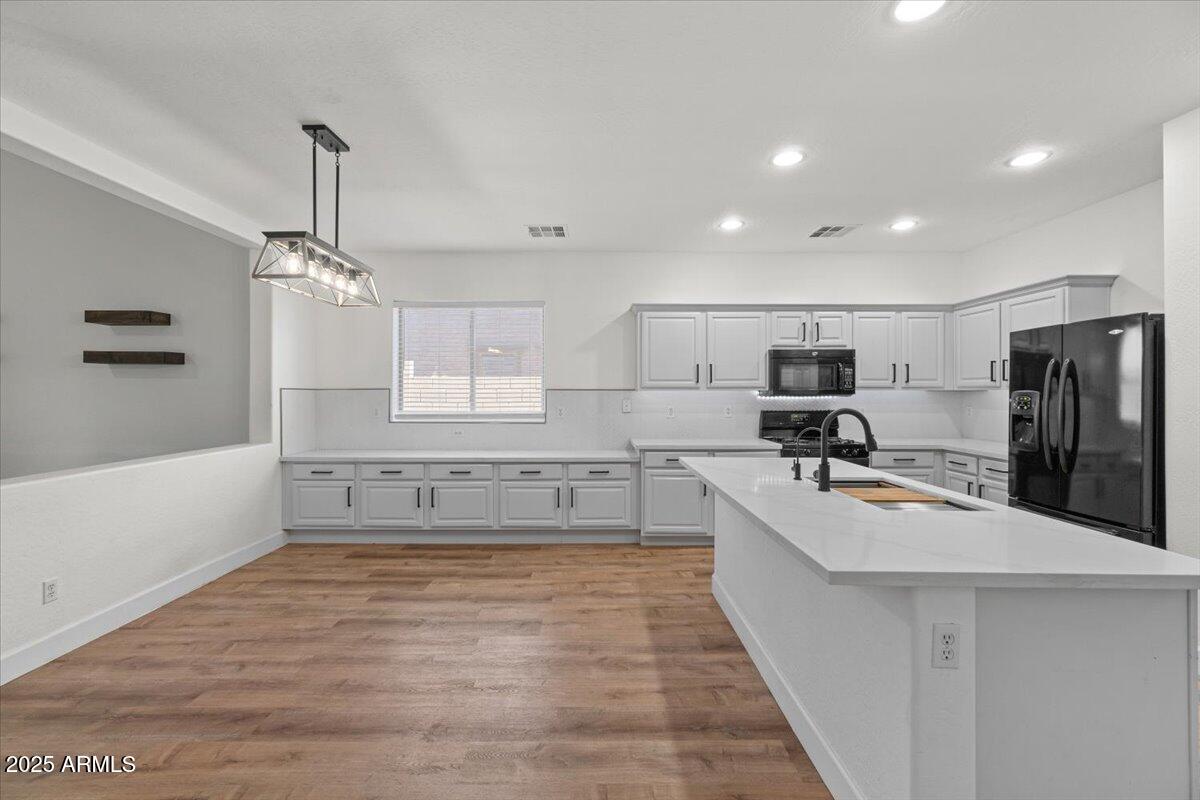 1264 East Walnut Road Gilbert, AZ 85298 - Photo 8 of 40 10-Dining and Kitchen