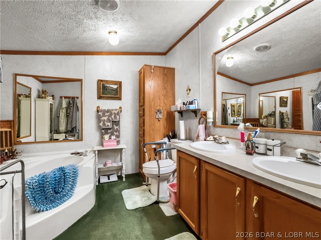 813 Tonka Spring Road Camdenton, MO 65020 - Photo 26 of 63 Nice large Primary bathroom