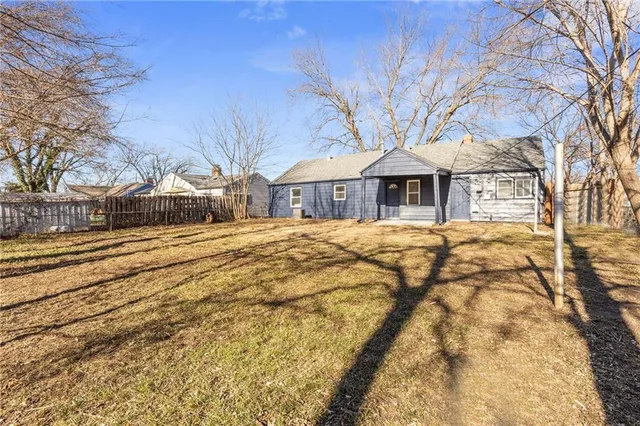 $215,000 | 137 West 85th Street, Kansas City, MO 64114