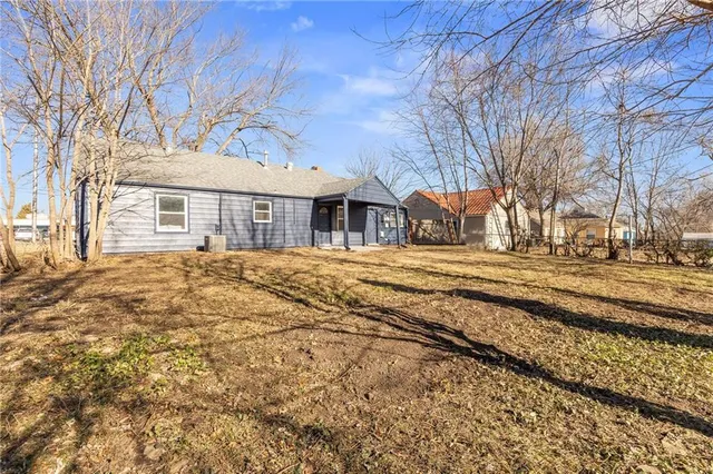 $215,000 | 137 West 85th Street, Kansas City, MO 64114