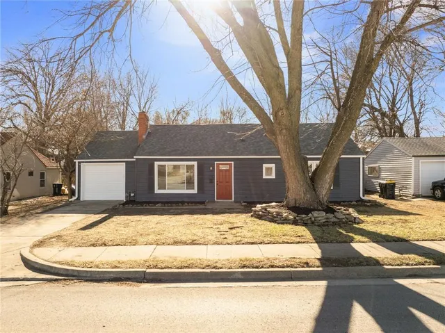 $215,000 | 137 West 85th Street, Kansas City, MO 64114