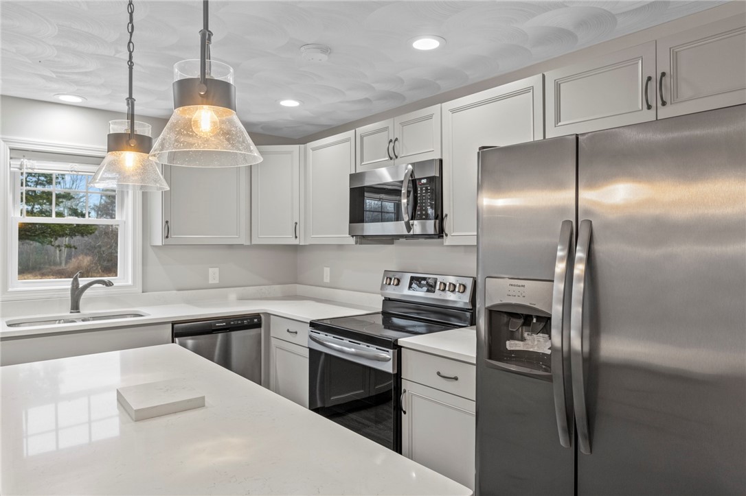 1225 Chopmist Hill Road Scituate, RI 02857 - Photo 4 of 23