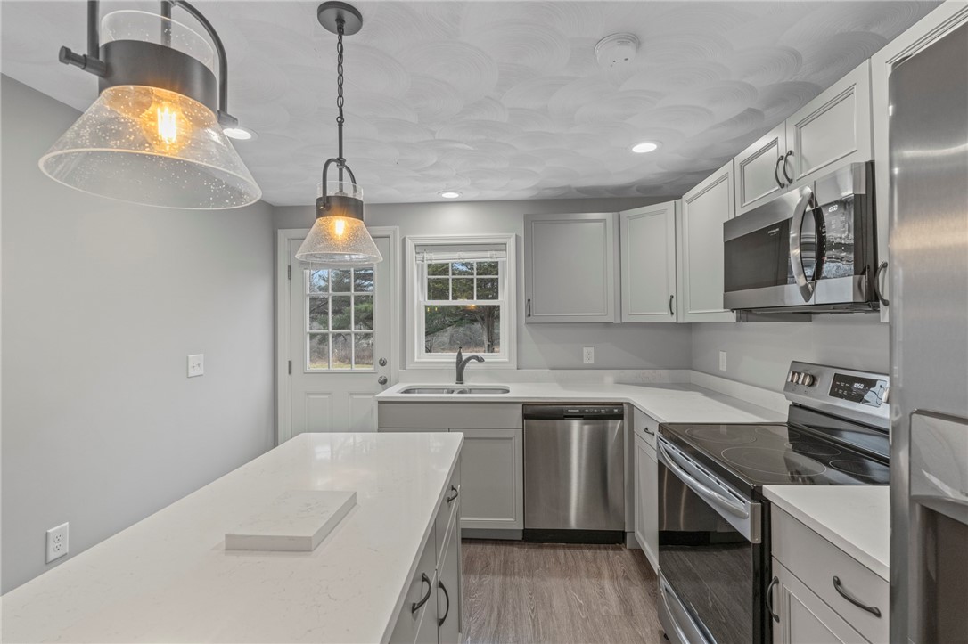 1225 Chopmist Hill Road Scituate, RI 02857 - Photo 5 of 23