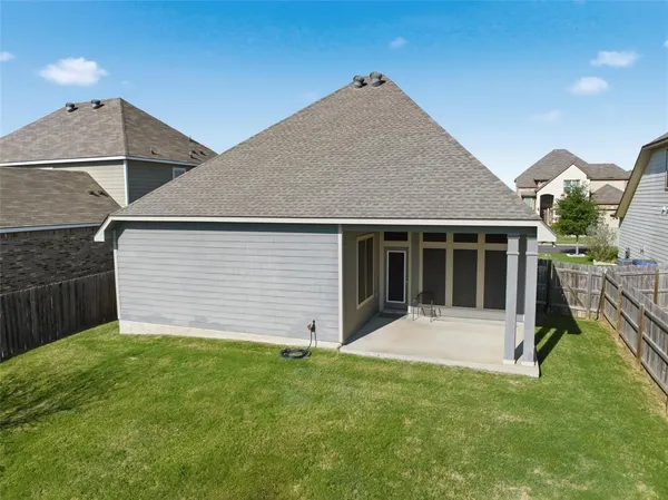 a view of house with backyard and porch