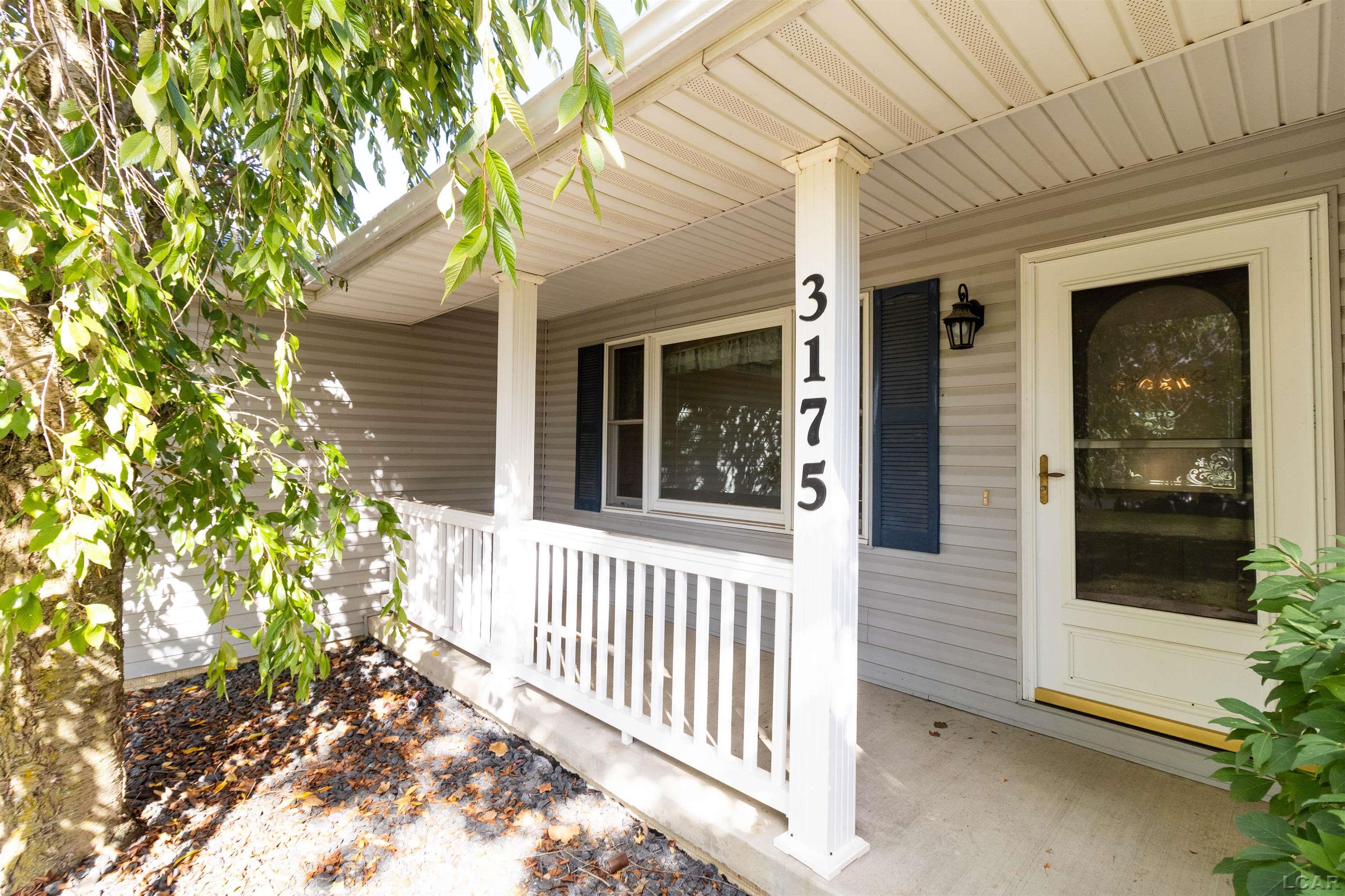 3175 Cobblestone Ridge Tecumseh, MI 49286 - Photo 5 of 40 50191516-f025db85-9241-4980-a5b0-73bba123c417.JPG