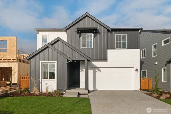 a view of a house with backyard and garden