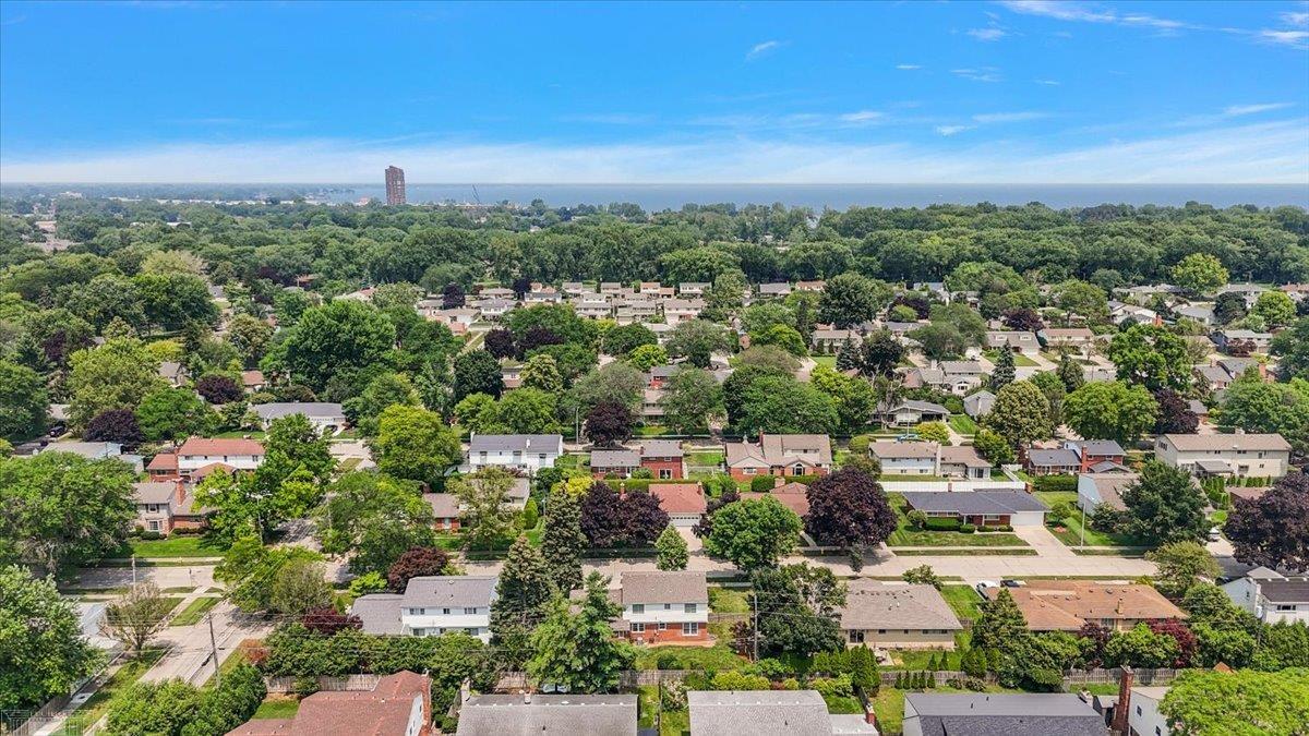 632 South Rosedale Court Grosse Pointe, MI 48236 - Photo 55 of 63 50181913-1d19d117-342e-4829-93f5-abdd1ccff77c.JPG