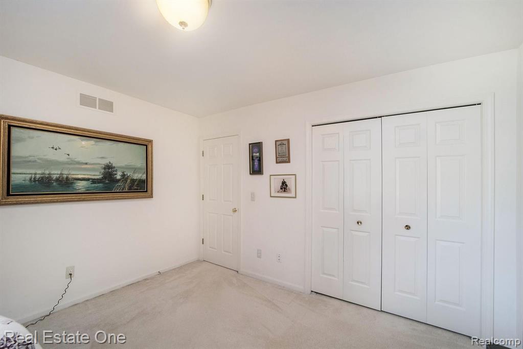 3380 Fairgrove Court Rochester Hills, MI 48309 - Photo 25 of 34