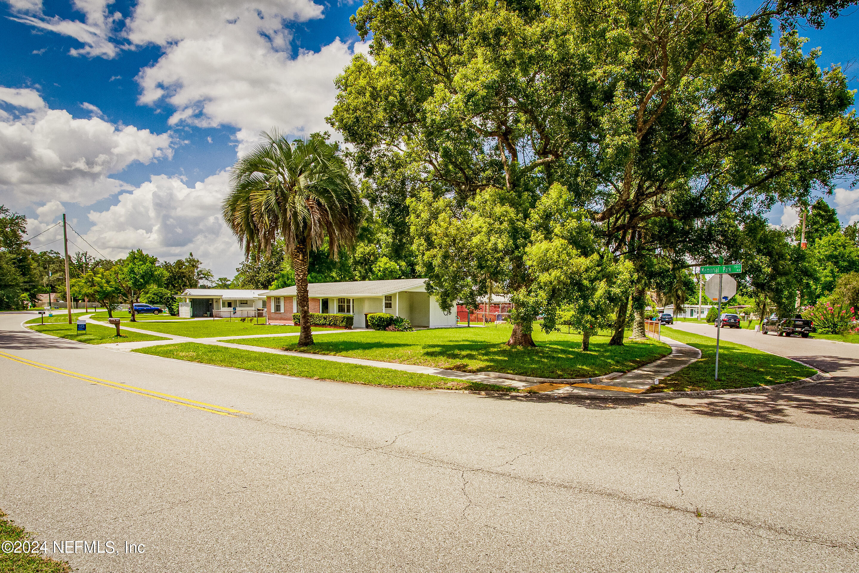 941 Memorial Park Road Jacksonville, FL 32221 - Photo 17 of 29 941 Memorial Park -25 front:corner