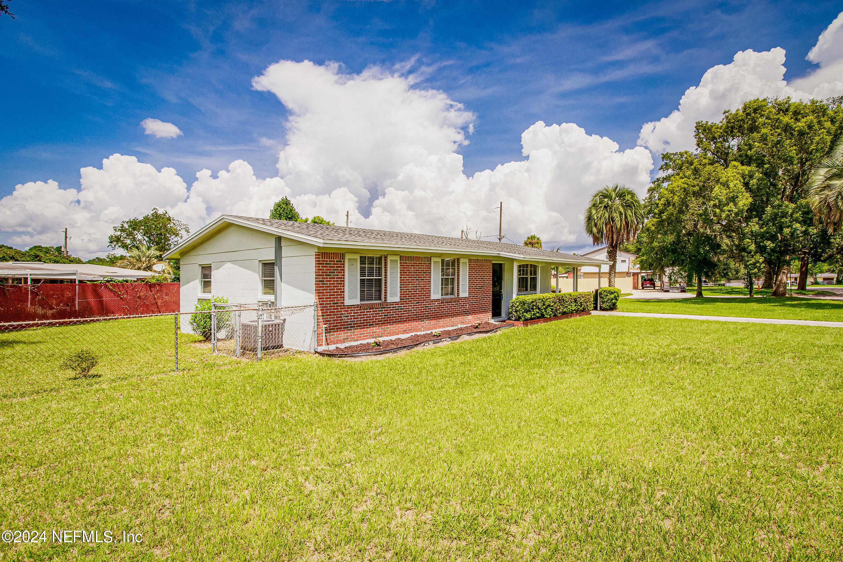941 Memorial Park Road Jacksonville, FL 32221 - Photo 3 of 29 941 Memorial Park -2 side