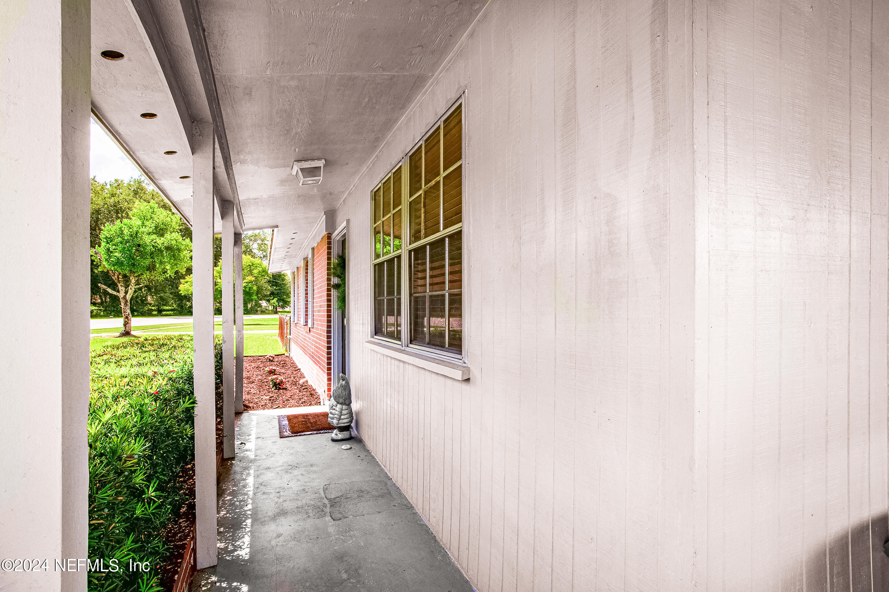 941 Memorial Park Road Jacksonville, FL 32221 - Photo 4 of 29 941 Memorial Park -4 front walkway