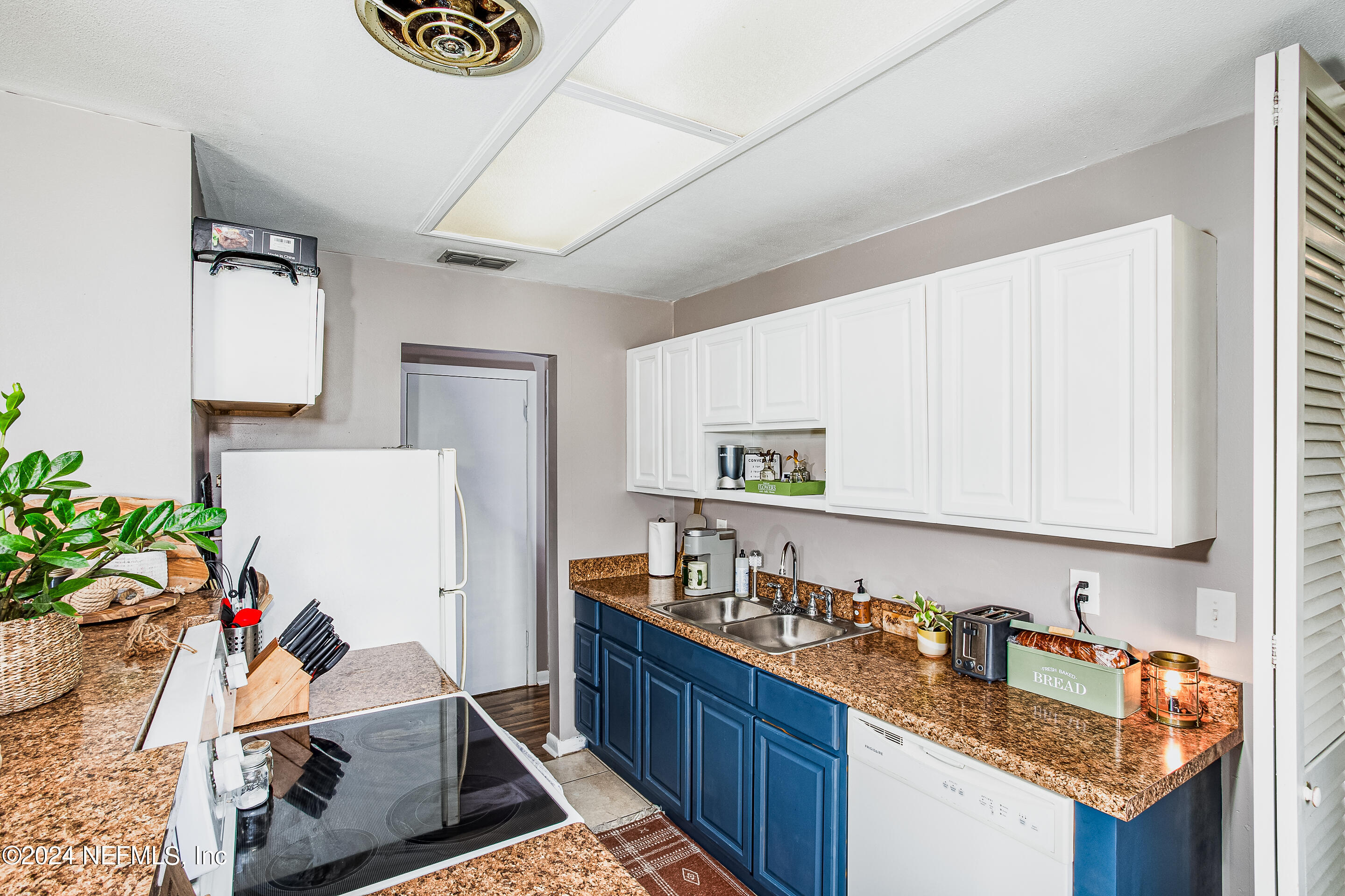941 Memorial Park Road Jacksonville, FL 32221 - Photo 10 of 29 941 Memorial Park -9 kitchen2