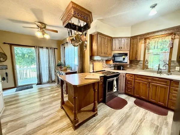 $199,900 | 108 West 4th Street, Redwood Falls, MN 56283