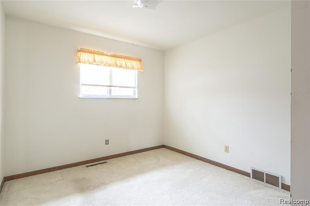 15466 Lobdell Road Linden, MI 48451 - Photo 7 of 19