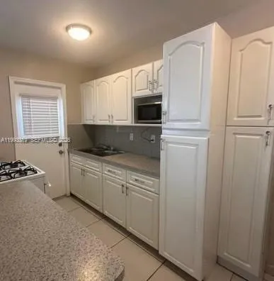 $1,800 | 1755 Venice Lane, Unit 10W, North Miami, FL 33181