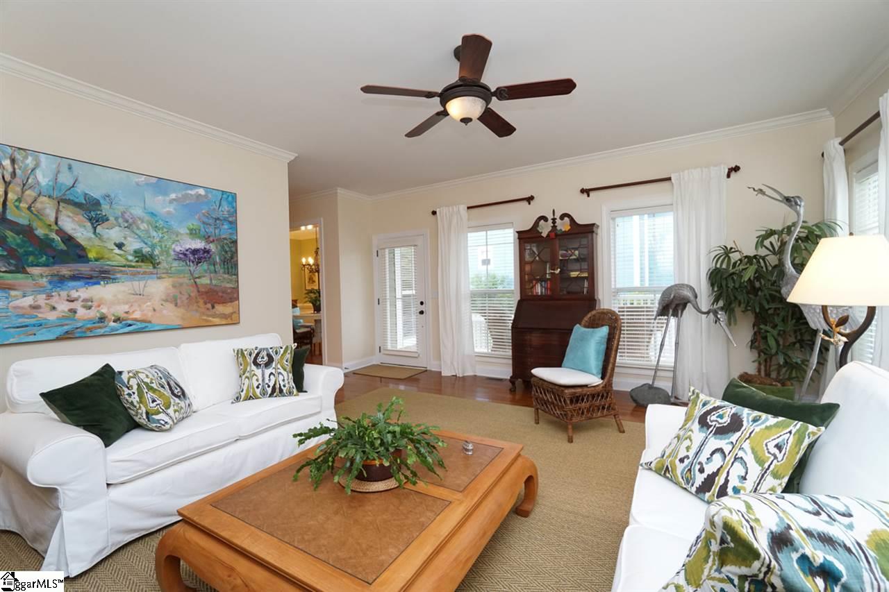 202 Ridenour Avenue Greenville, SC 29617 - Photo 4 of 31 Gallery Image 4