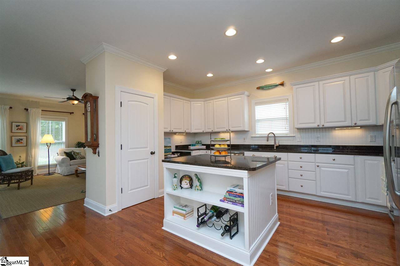 202 Ridenour Avenue Greenville, SC 29617 - Photo 7 of 31 Gallery Image 7