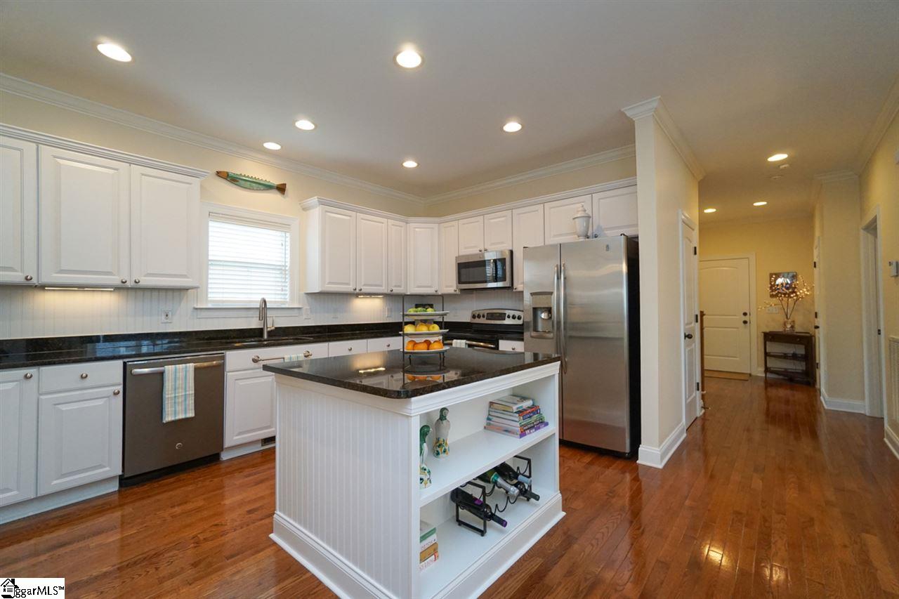 202 Ridenour Avenue Greenville, SC 29617 - Photo 8 of 31 Gallery Image 8
