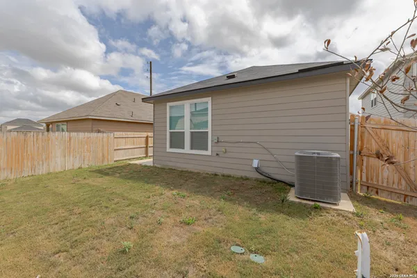 $1,850 | 9507 Reinhartz Way, San Antonio, TX 78221