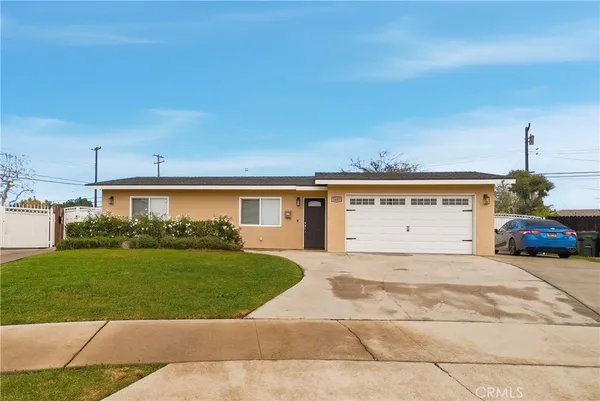 a view of a house with a yard and garage