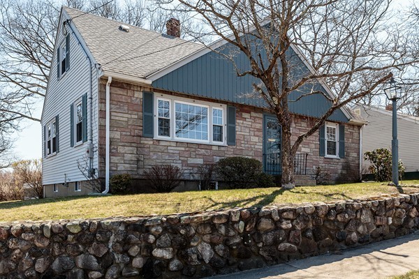 27 Dewitt Road Stoneham, MA 02180 - Photo 3 of 25 Gallery Image 3
