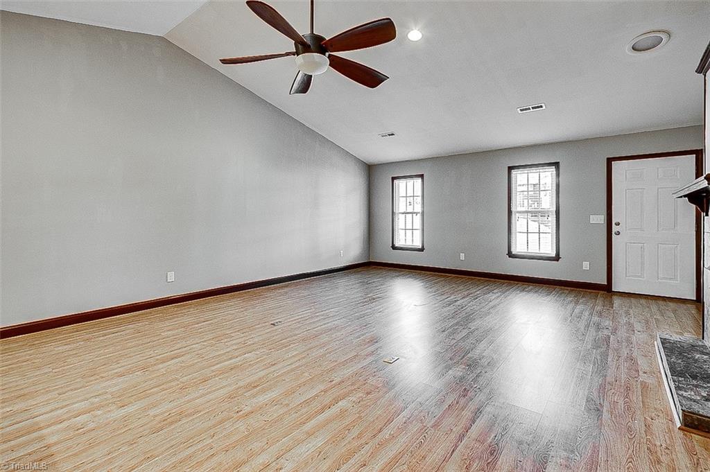 914 Easy Street Asheboro, NC 27205 - Photo 4 of 42