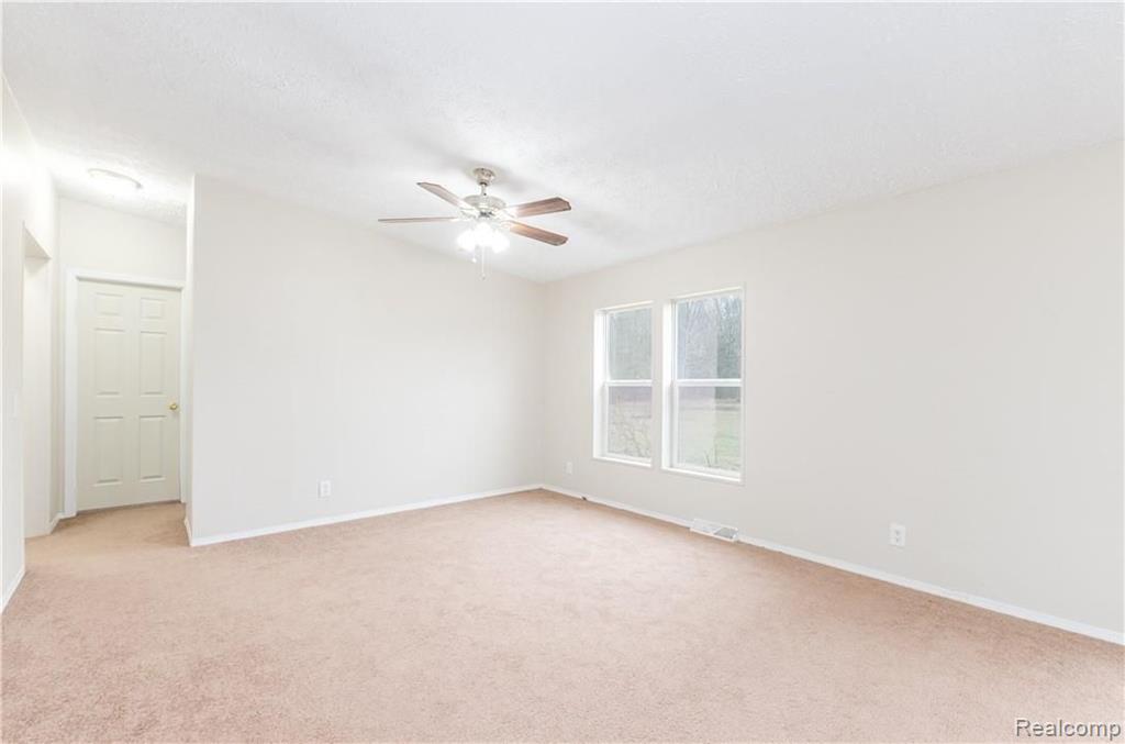 23500 Karr Road Belleville, MI 48111 - Photo 6 of 42