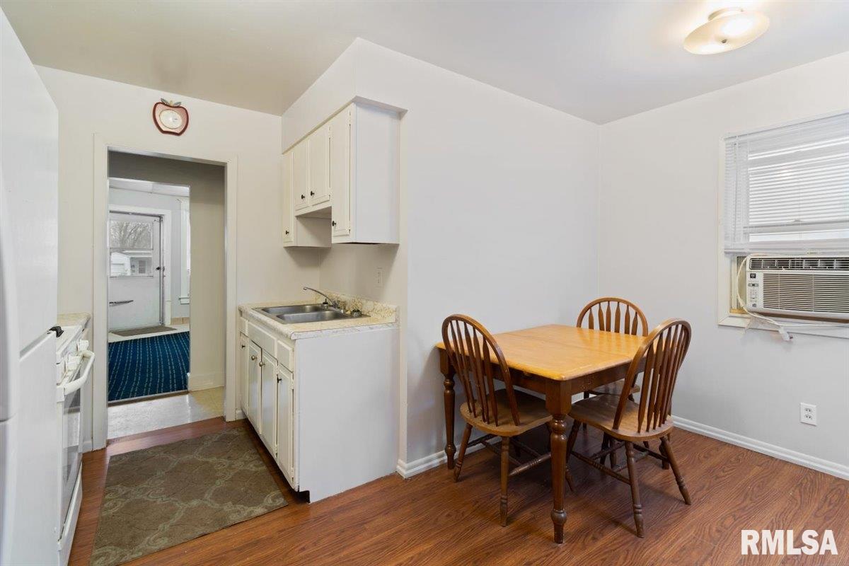 1042 North 1st Street Springfield, IL 62702 - Photo 6 of 22