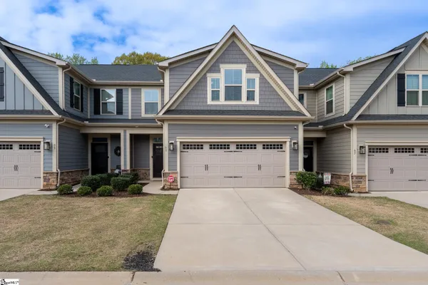 $300,000 | 61 Moss Holw Way, Simpsonville, SC 29680