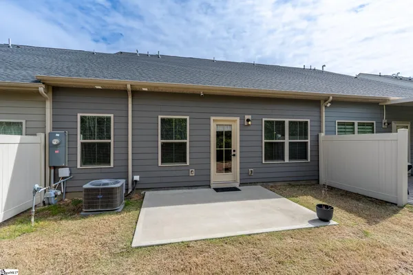 $300,000 | 61 Moss Holw Way, Simpsonville, SC 29680