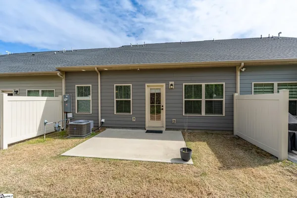 $300,000 | 61 Moss Holw Way, Simpsonville, SC 29680