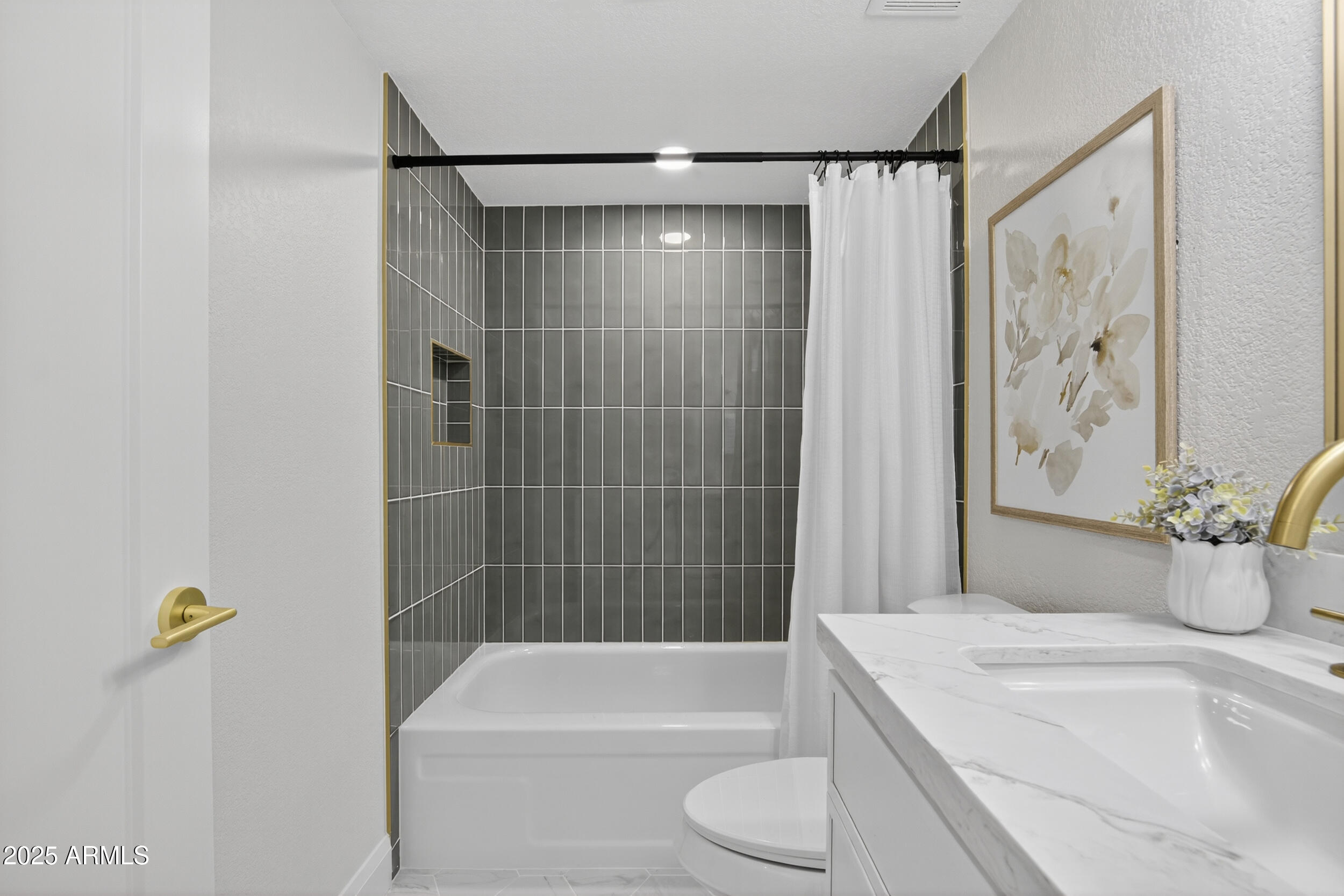 3754 East Wethersfield Road Phoenix, AZ 85032 - Photo 21 of 30 Bathroom