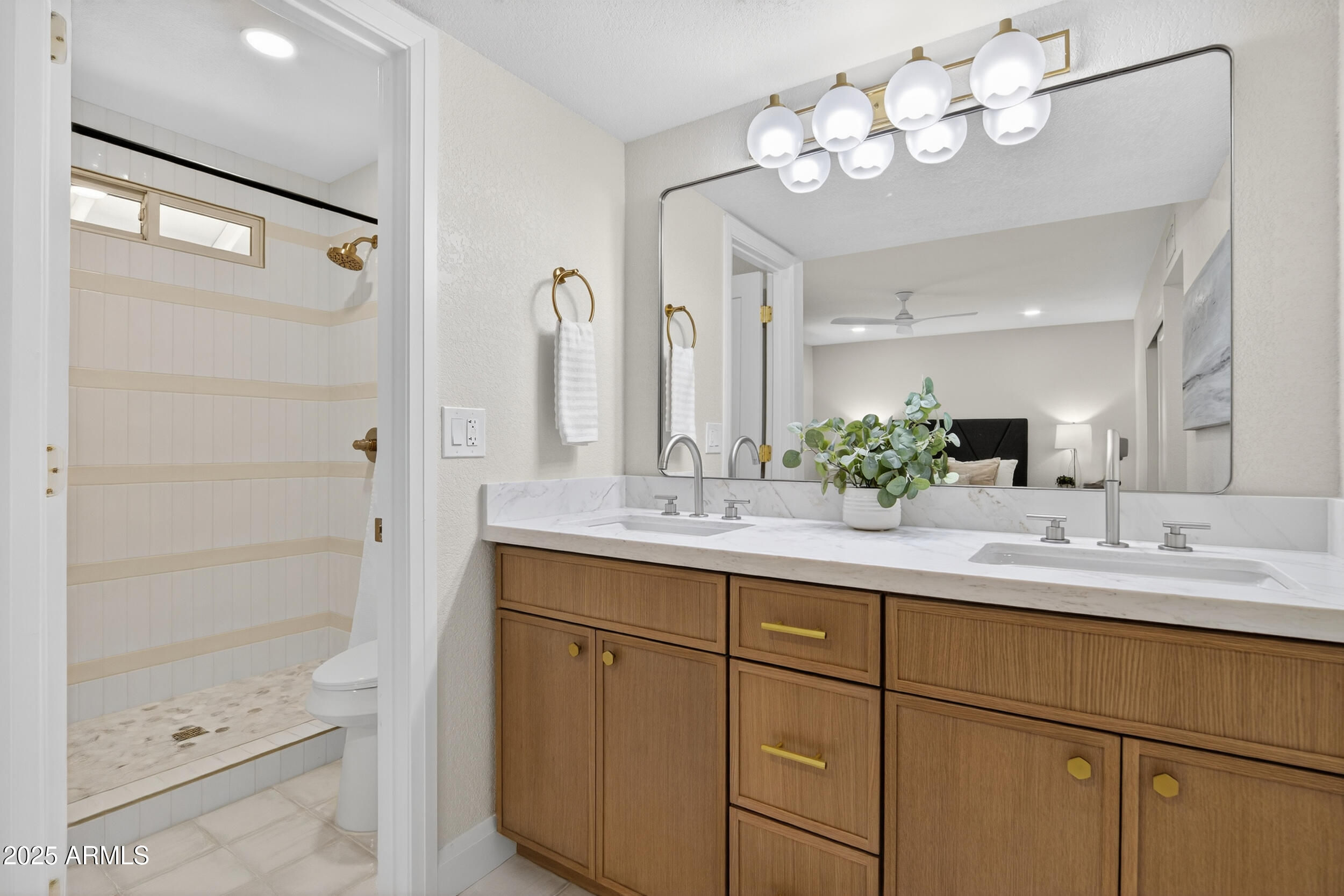 3754 East Wethersfield Road Phoenix, AZ 85032 - Photo 22 of 30 Bathroom