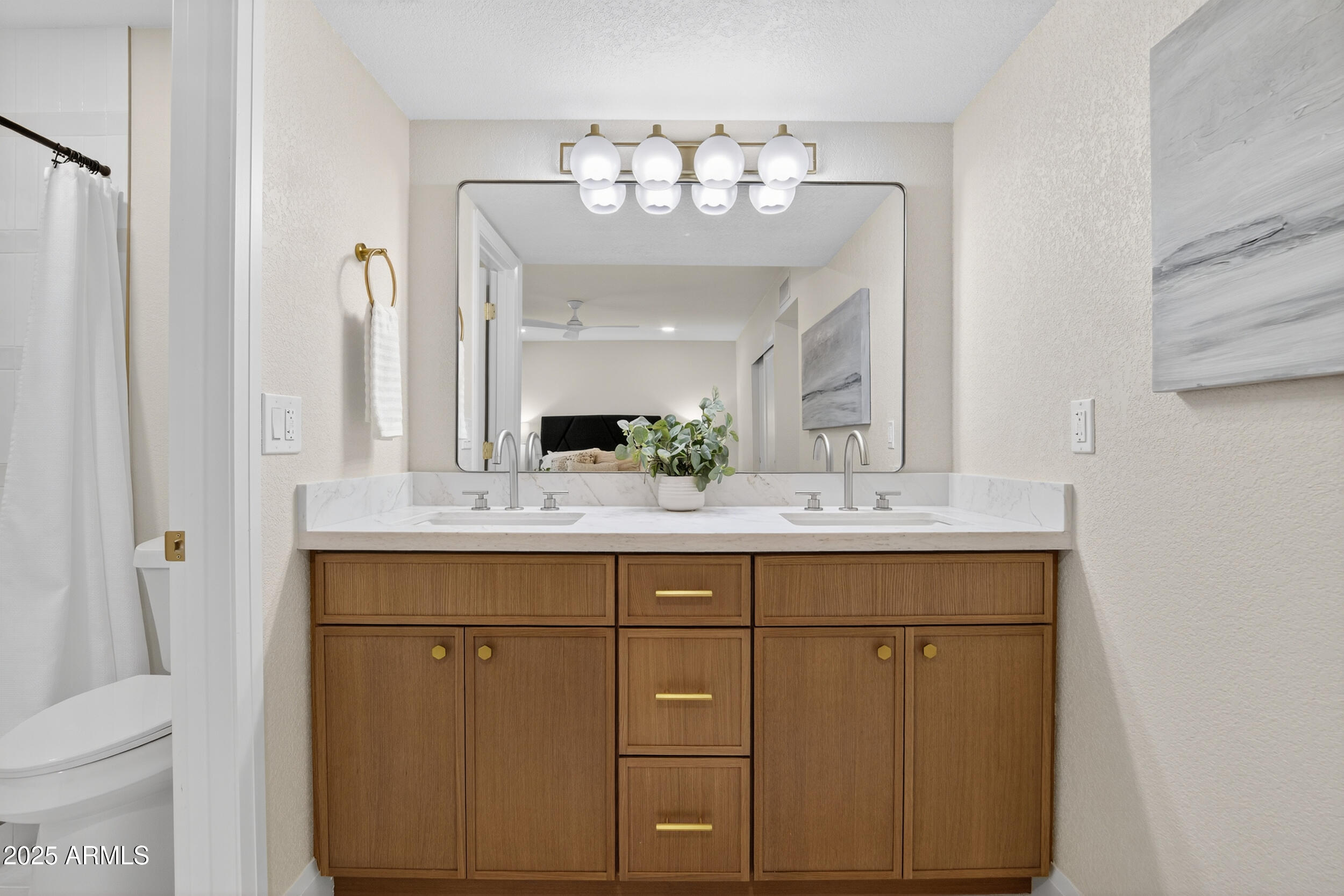 3754 East Wethersfield Road Phoenix, AZ 85032 - Photo 23 of 30 Bathroom