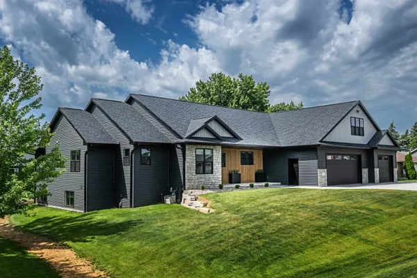 $769,000 | 805 East Evergreen Drive, Appleton, WI 54913