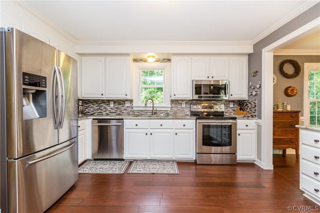 4115 Poplar Grove Road Midlothian, VA 23112 - Photo 5 of 36 a kitchen with granite countertop a refrigerator stove and microwave