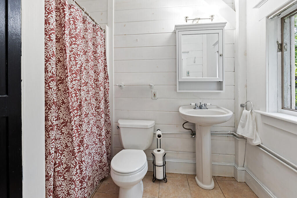 722 Belgrade Road Mount Vernon, ME 04352 - Photo 41 of 119 FULL BATH