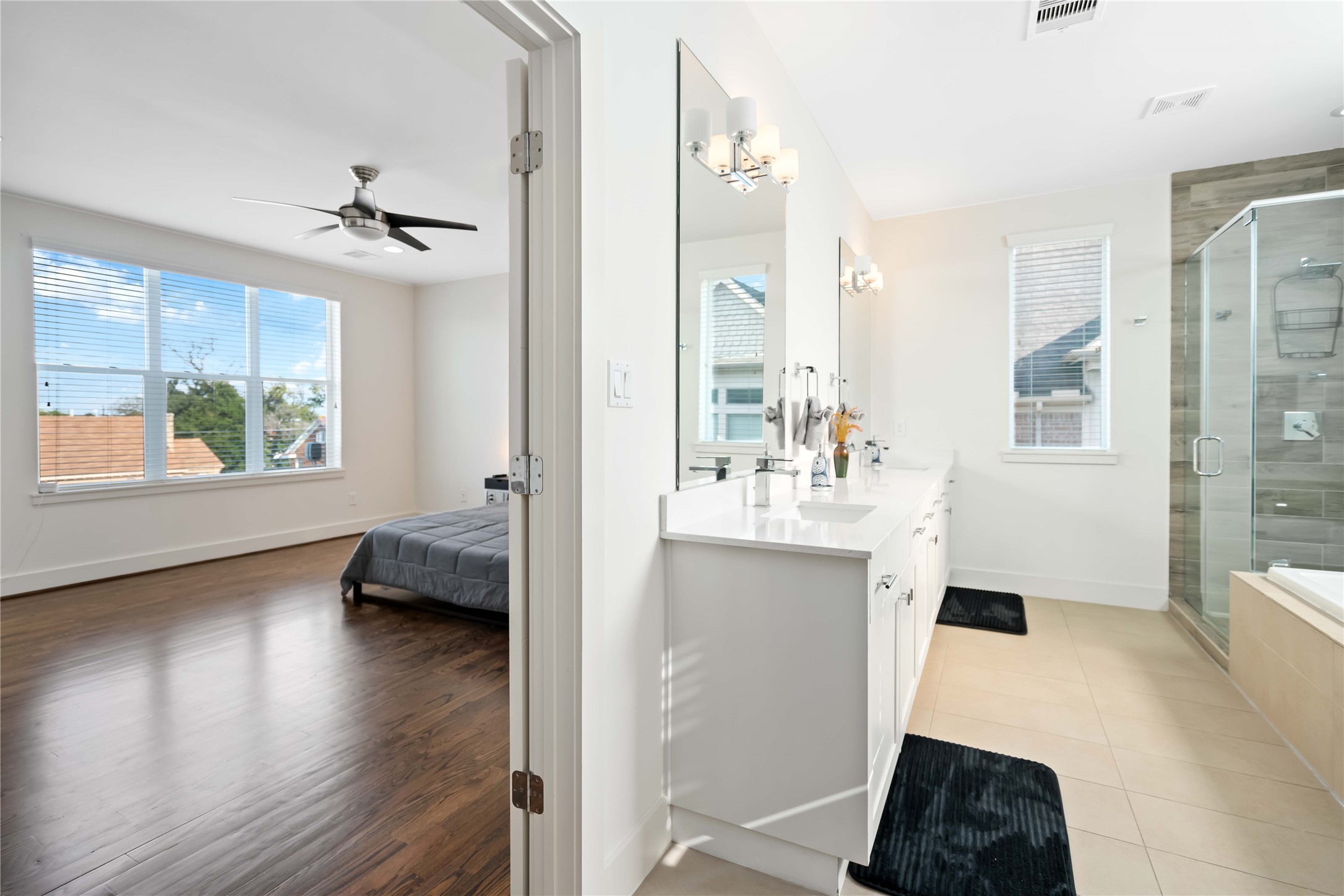 2004 Rosedale Street, Unit F Houston, TX 77004 - Photo 25 of 33 a walk in closet and a window