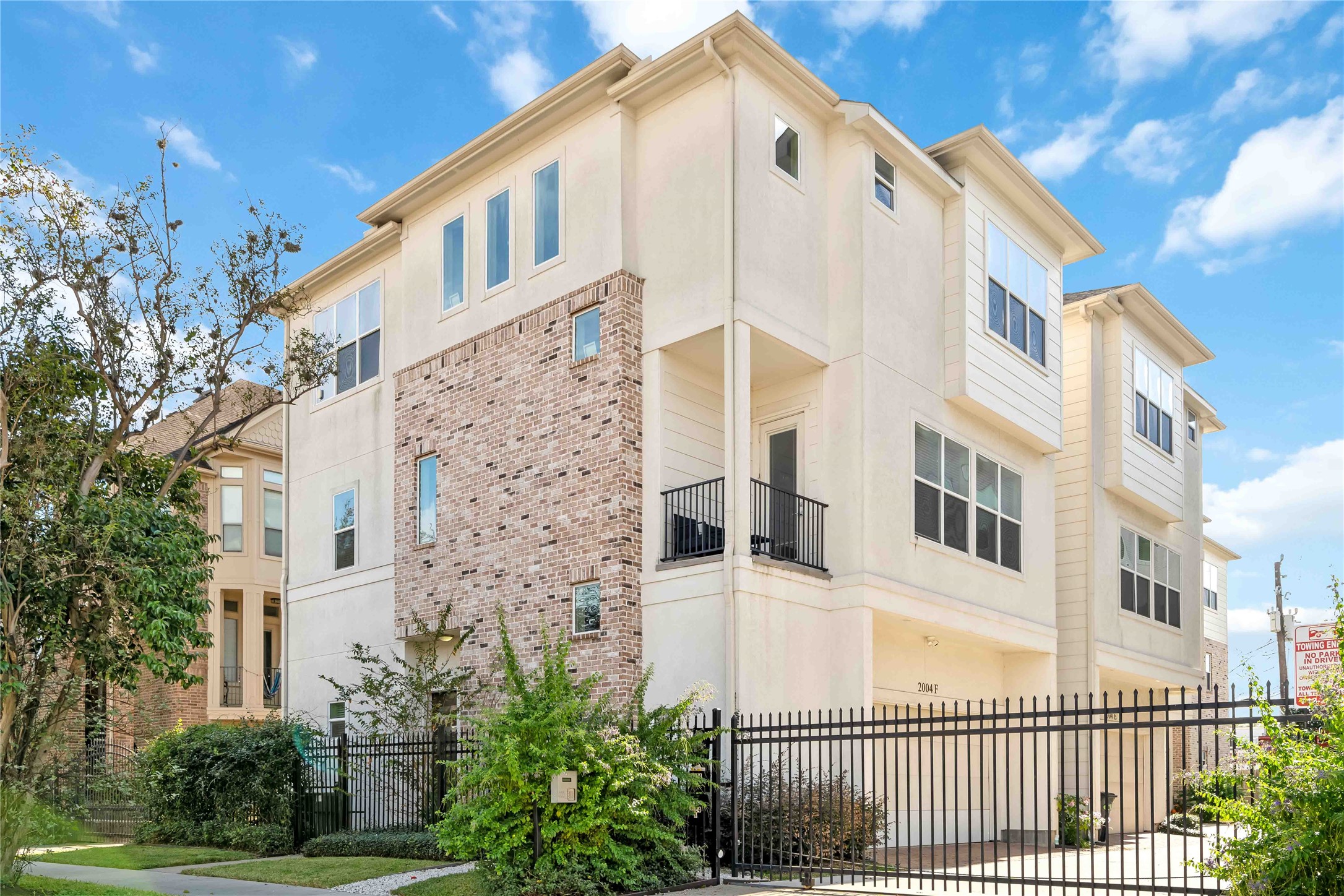 2004 Rosedale Street, Unit F Houston, TX 77004 - Photo 31 of 33 a view of a white building among the street