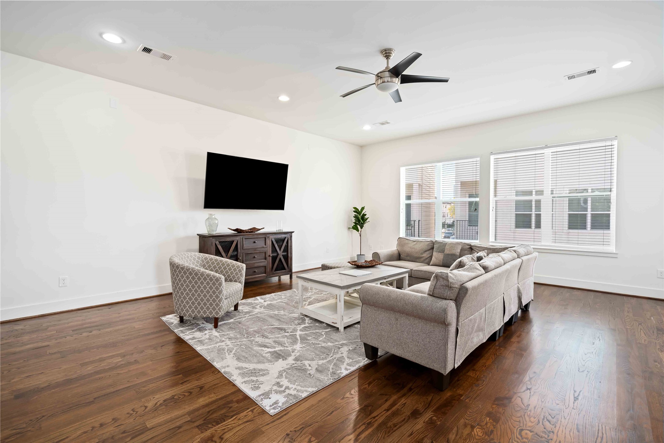 2004 Rosedale Street, Unit F Houston, TX 77004 - Photo 6 of 33 a living room with furniture and a flat screen tv
