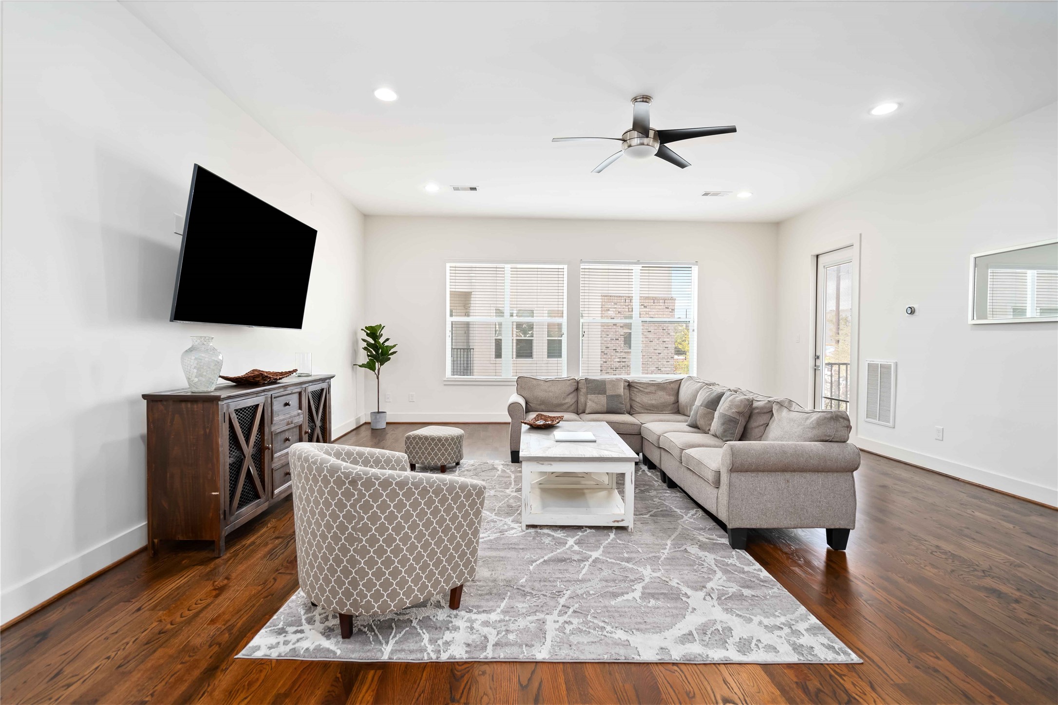 2004 Rosedale Street, Unit F Houston, TX 77004 - Photo 7 of 33 a living room with furniture and a flat screen tv