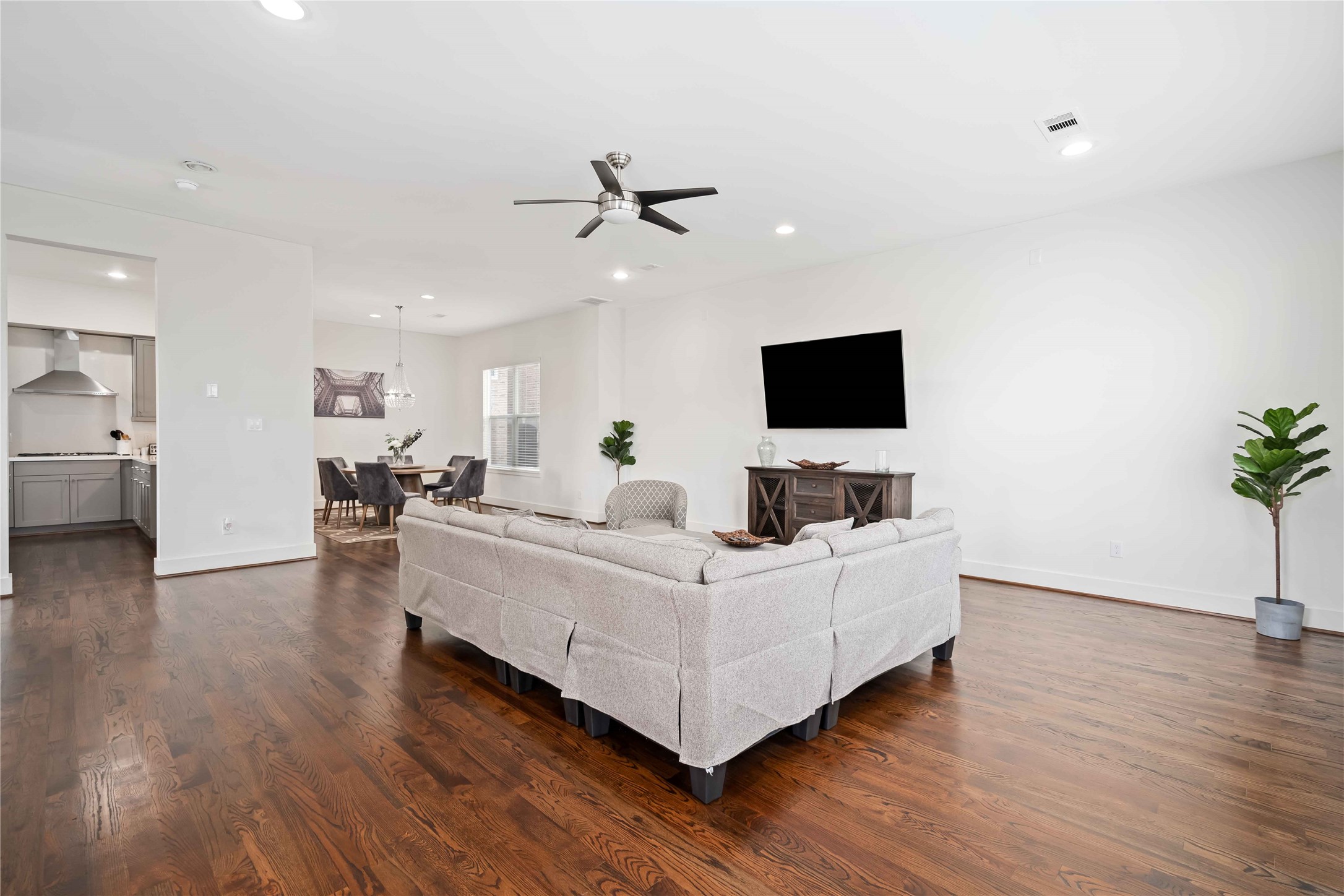 2004 Rosedale Street, Unit F Houston, TX 77004 - Photo 8 of 33 a living room with furniture and a flat screen tv