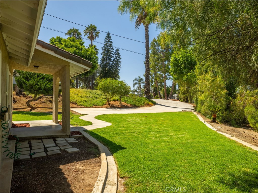 15510 Surrey Court Riverside, CA 92506 - Photo 30 of 61 Private drive and parking space for guest house
