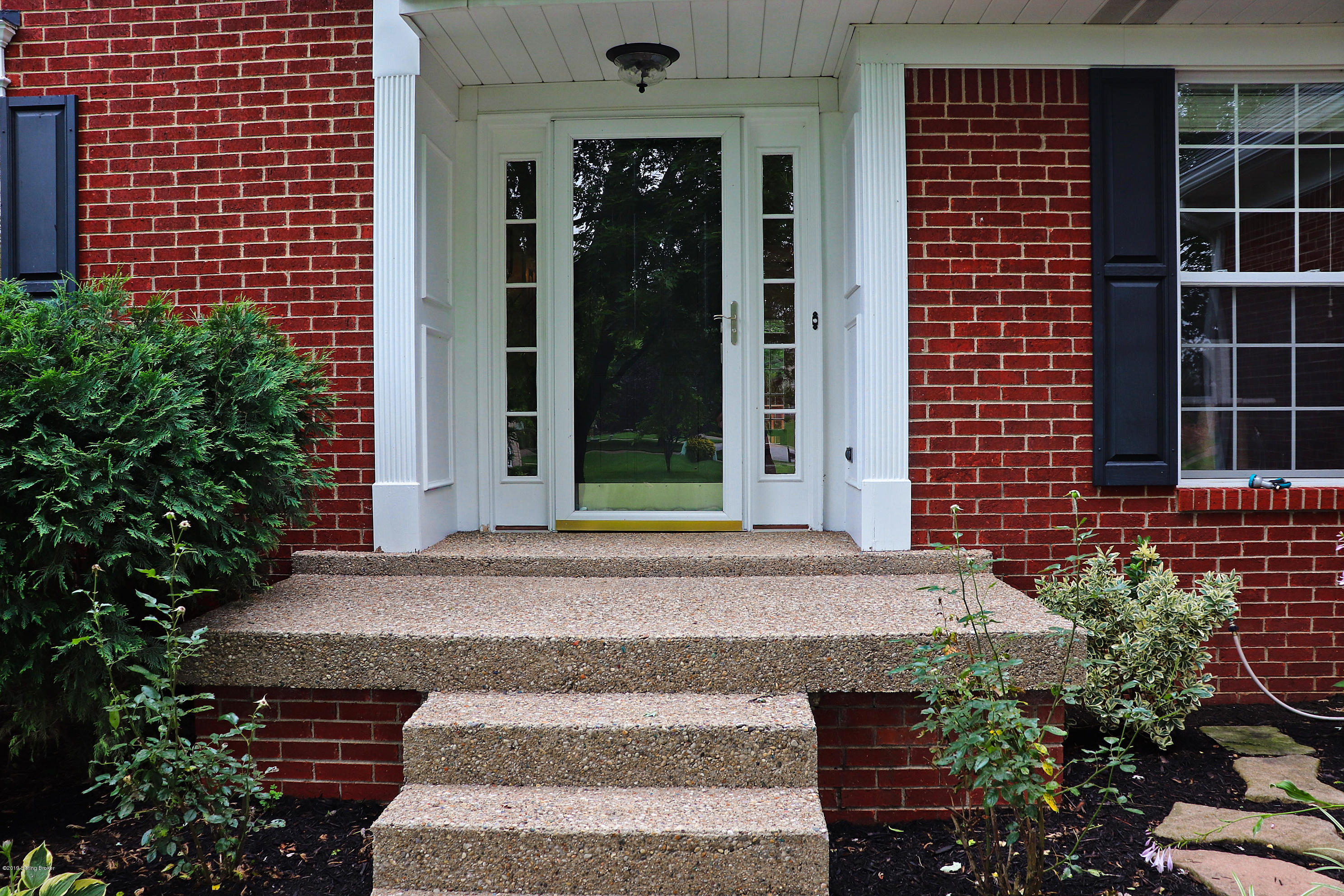 1405 Twin Ridge Road Louisville, KY 40242 - Photo 2 of 36 2019-06-20 085639