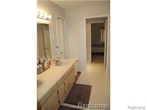 6150 Country Ridge Drive Troy, MI 48098 - Photo 18 of 35 BATH ATT BEDROOM 5