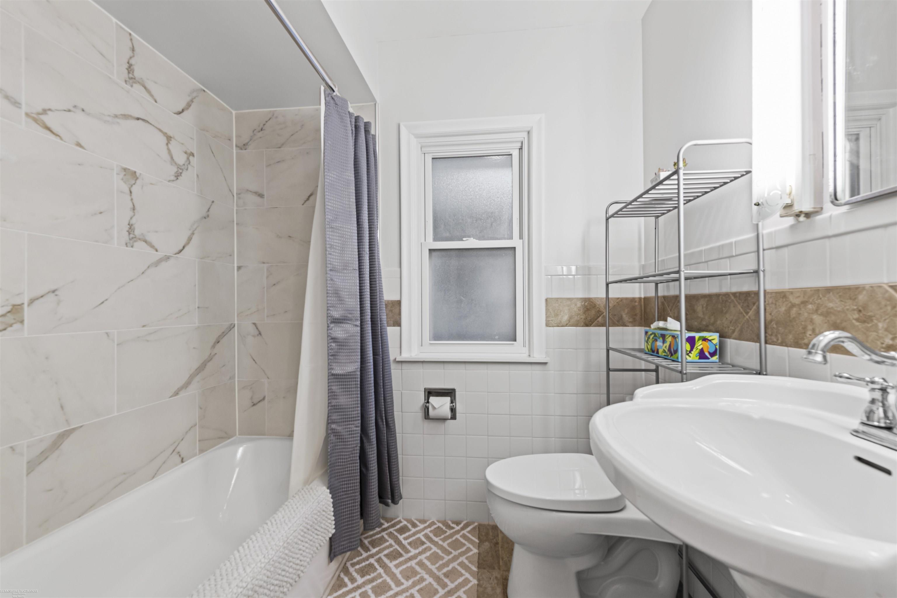 2147 Roslyn Road Grosse Pointe Woods, MI 48236 - Photo 14 of 32