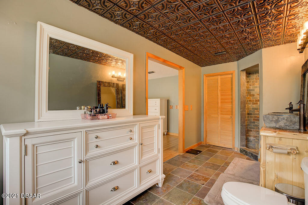 114 Pine Creek Court Ormond Beach, FL 32174 - Photo 27 of 41 a spacious bathroom with a toilet a sink and mirror