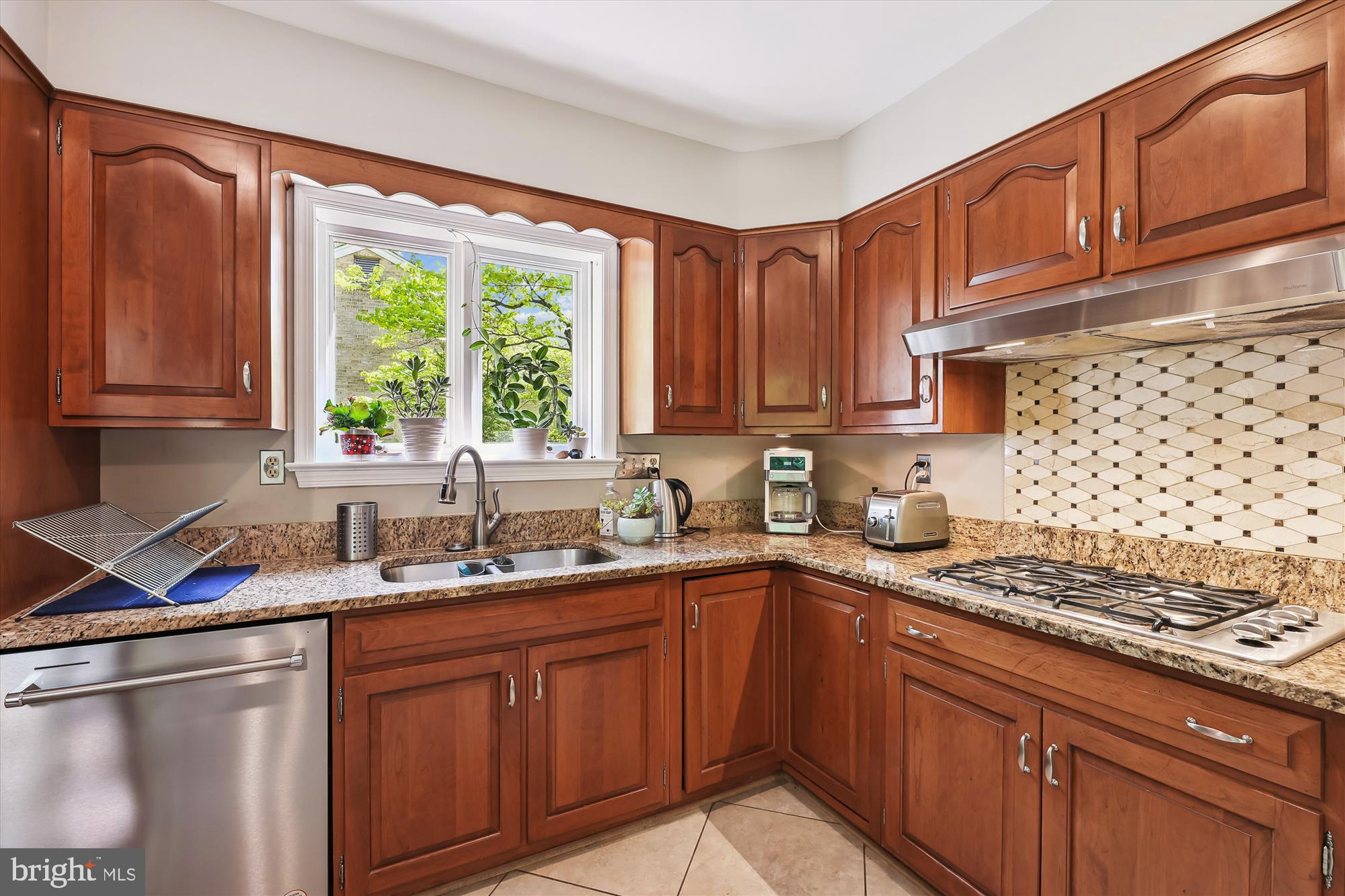 6324 Lenox Road Bethesda, MD 20817 - Photo 18 of 40 Kitchen with gas cooktop, double oven & pantry